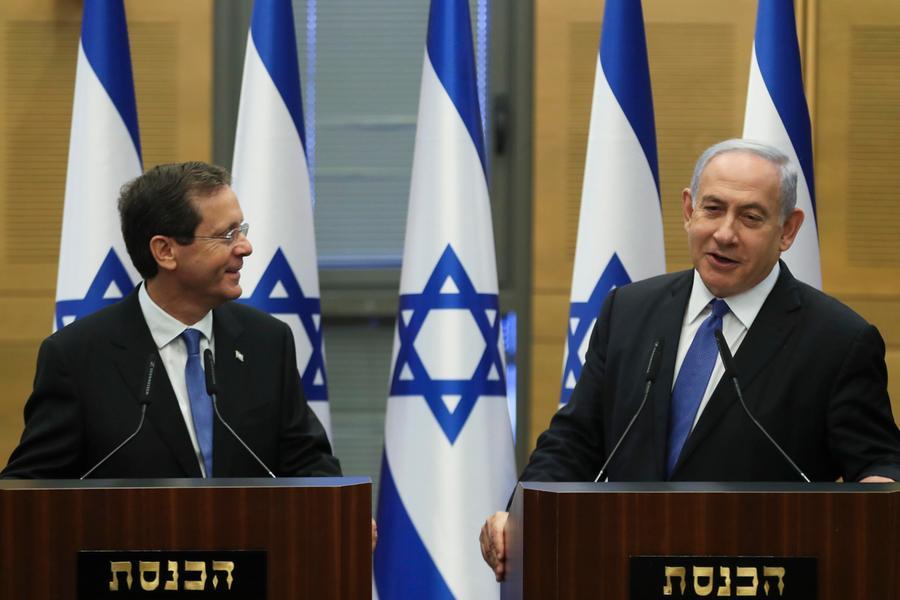 Il nuovo presidente\u00A0Isaac Herzog e il premier\u00A0Benjamin Netanyahu (Ansa)