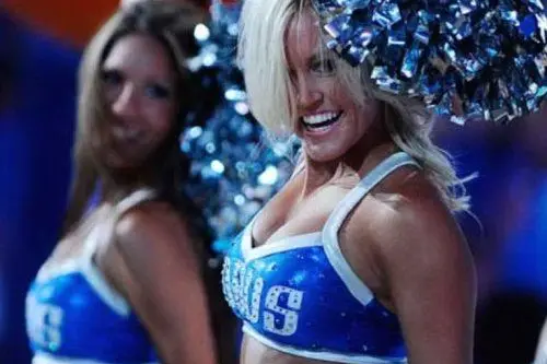 Cheerleaders scatenate per Dallas