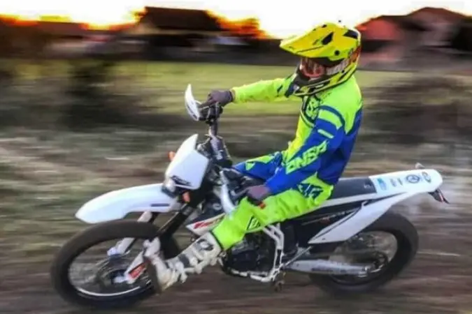 Il giovane morto in moto (foto da facebook)