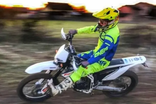 Il giovane morto in moto (foto da facebook)