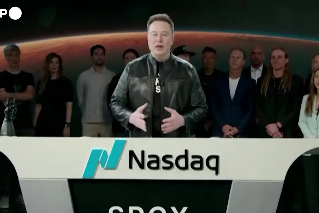 Elon Musk: “SpaceX vuole portarvi sulla Luna, su Marte e oltre”