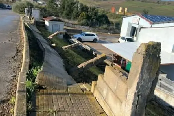 Strade dissestate nell'area Pip a Perfugas (foto concessa)