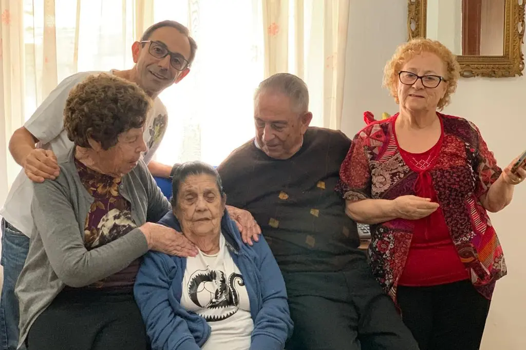 Nonna Claudina con i familiari a Senorbì (foto Sirigu)