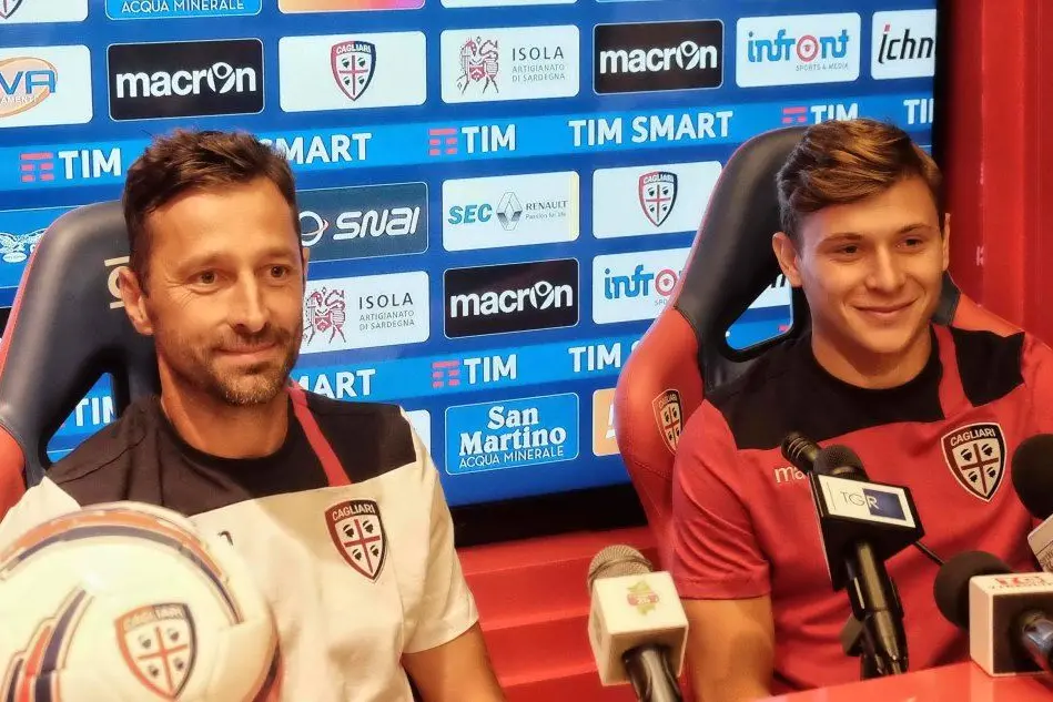 Il portiere rossoblù Roberto Colombo e il centrocampista Nicolò Barella in conferenza stampa (foto Giuseppe Ungari)