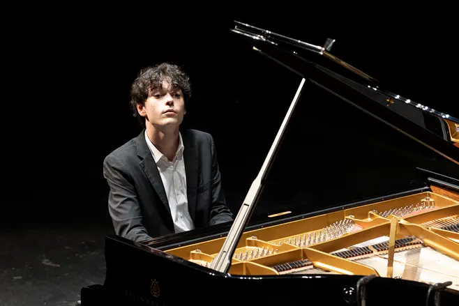 Il pianista Tom Borrow a Cagliari (foto via Ansa)