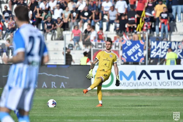 Il portiere Zaccagno ieri ha incassato per la prima volta due reti (foto Torres-A. Sanna)