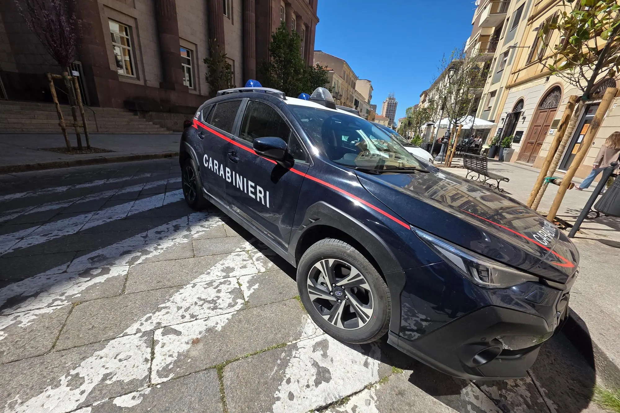 Carabinieri davanti al tribunale