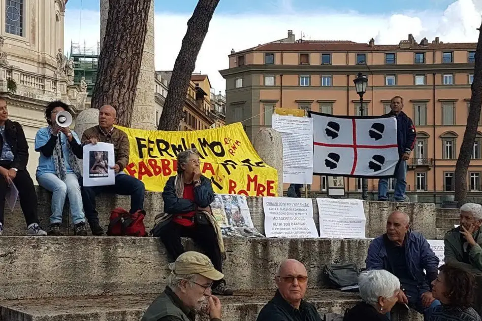 La recente protesta antimilitarista a Roma tra Quirinale e piazza Madonna di Loreto (Foto Simone Farris)