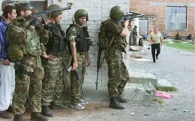 Il massacro dei bimbi alla scuola di Beslan (Ossezia del nord), nel 2004