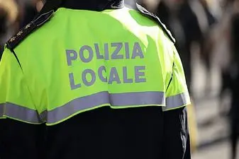 La polizia locale de La Maddalena (Foto Ronchi)