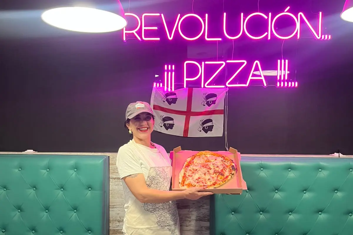 Annalisa Gusai nella pizzeria Verde Rucola di Cordoba, in Spagna