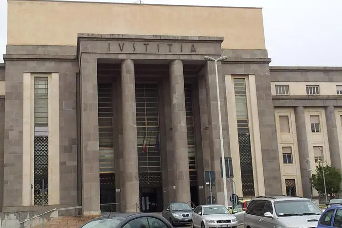 Il Palazzo di Giustizia di Cagliari (Ansa)