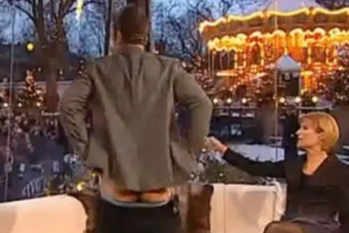Robbie Williams mostra il lato b