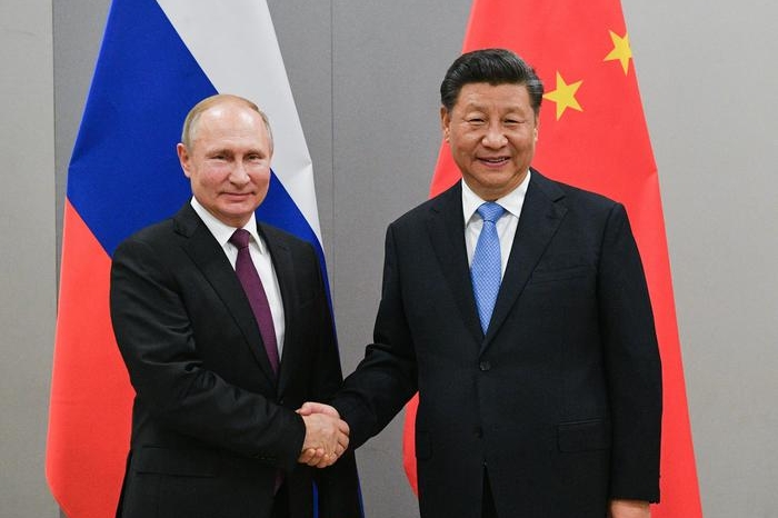 Chinese President Xi Jinping (R) shakes hands with Russian President Vladimir Putin (L), during a meeting on the sidelines of the 11th BRICS Summit in Brasilia, Brazil, 13 November 2019. ANSA/RAMIL SITDIKOV / SPUTNIK / KREMLIN POOL / POOL MANDATORY CREDIT