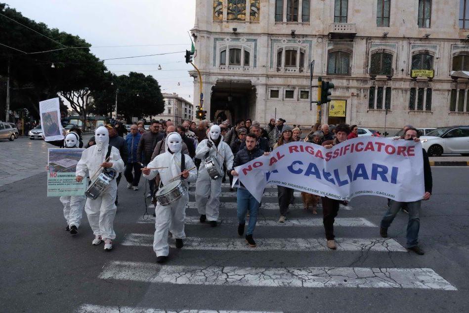 Cagliari, sit-in davanti al Comune&quot;No al rigassificatore a Porto Canale&quot;