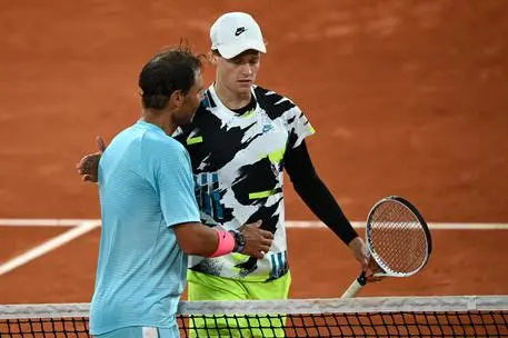 Incanta il mondo del tennis al Roland Garros 2020, quando raggiunge i quarti di finale arrendendosi al solo Nadal, dominatore del torneo parigino