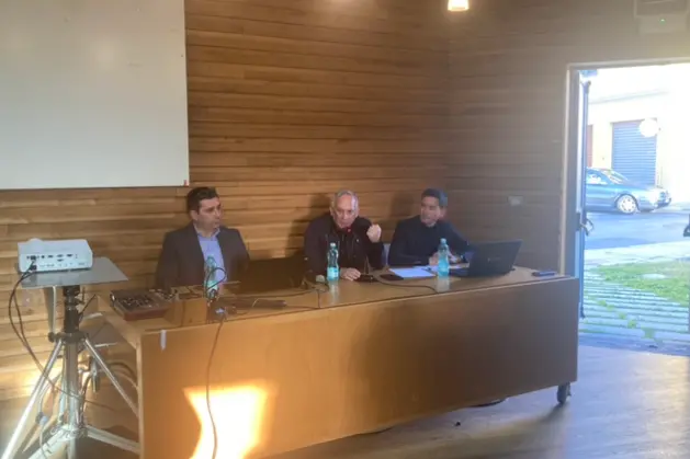 La prima assemblea pubblica sul Consorzio a Porto Torres (foto Pala)