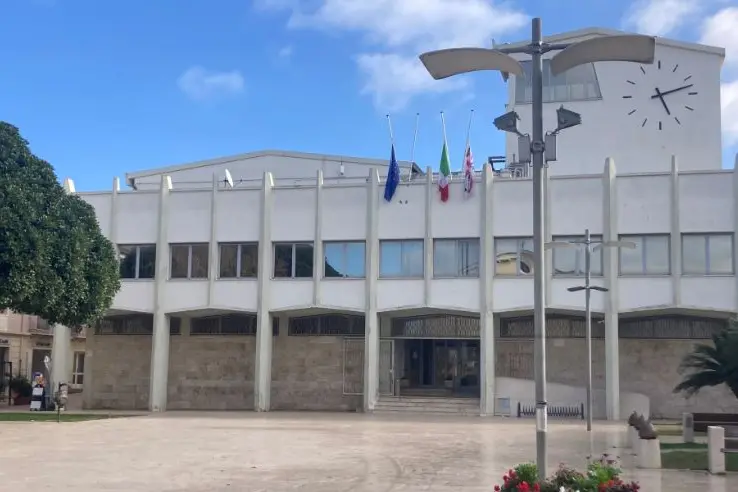 Il municipio di Porto Torres (foto Pala)