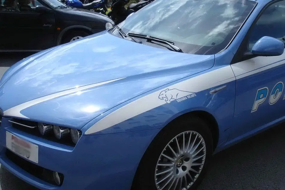 Il disoccupato è stato salvato dall'intervento degli agenti delle Volanti - foto d'archivio