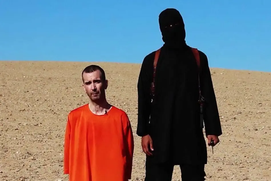 Il video di una decapitazione pubblicato dai militanti Isis