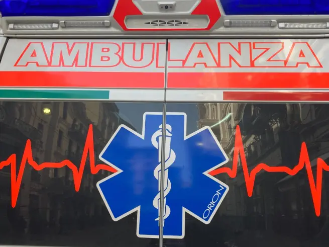 Un'ambulanza (Foto Unione Sarda)