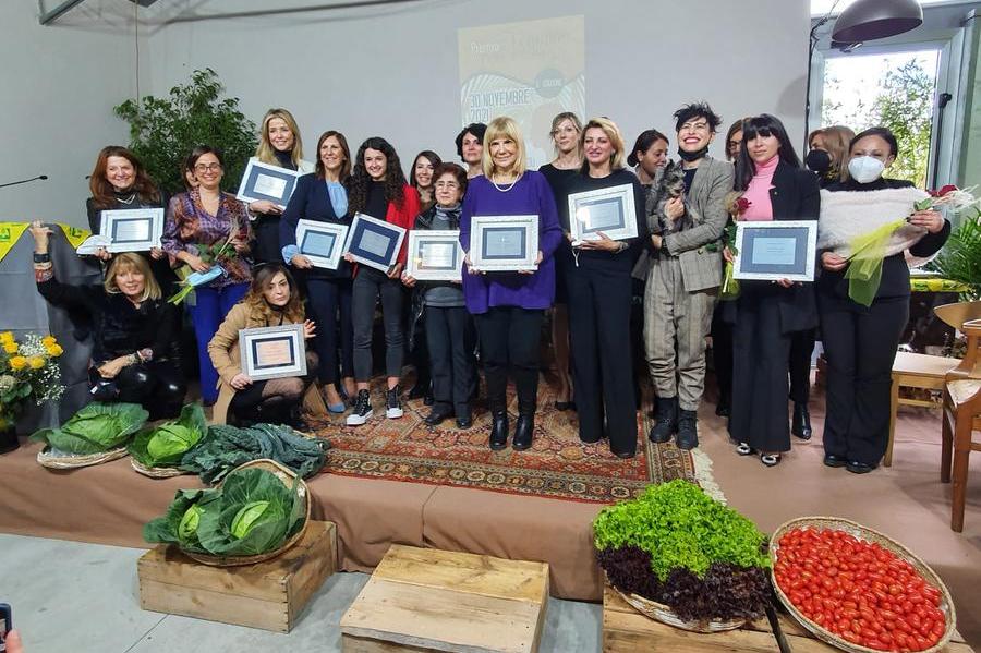 Le otto donne premiate (foto ufficio stampa Coldiretti)