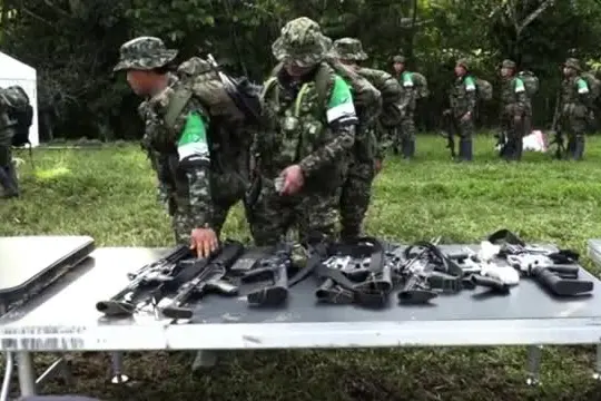 In Colombia 100 guerriglieri depongono le armi dopo accordo con governo