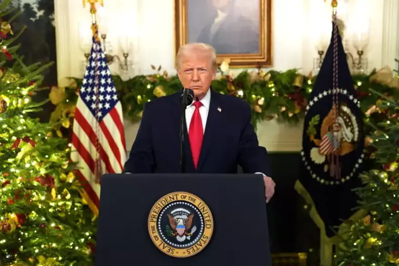 Trump durante il discorso all'America (Ansa)