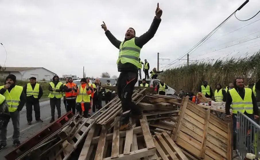 #AccaddeOggi: il 17 novembre del 2018 scendono in piazza per la prima volta i Gilet gialli