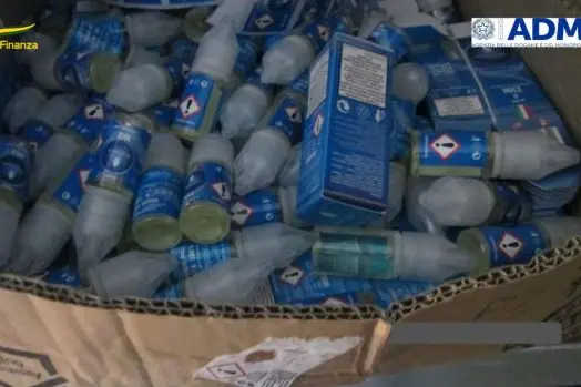 I liquidi sequestrati (foto concessa)