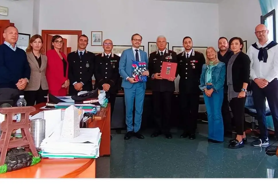 L'incontro con i comandanti dei carabinieri. (foto Scano)