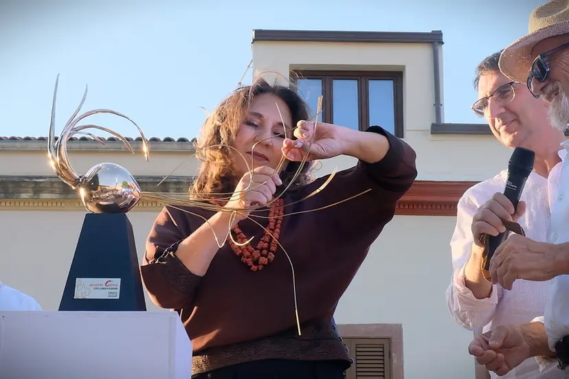 Elena Ledda ha ricevuto il Premio Cipolla Dorata 2025