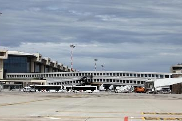 L'aeroporto di Malpensa (foto Ansa)
