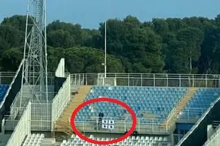 The only Sardinian fan in the stands of the Adriatic (Ansa)
