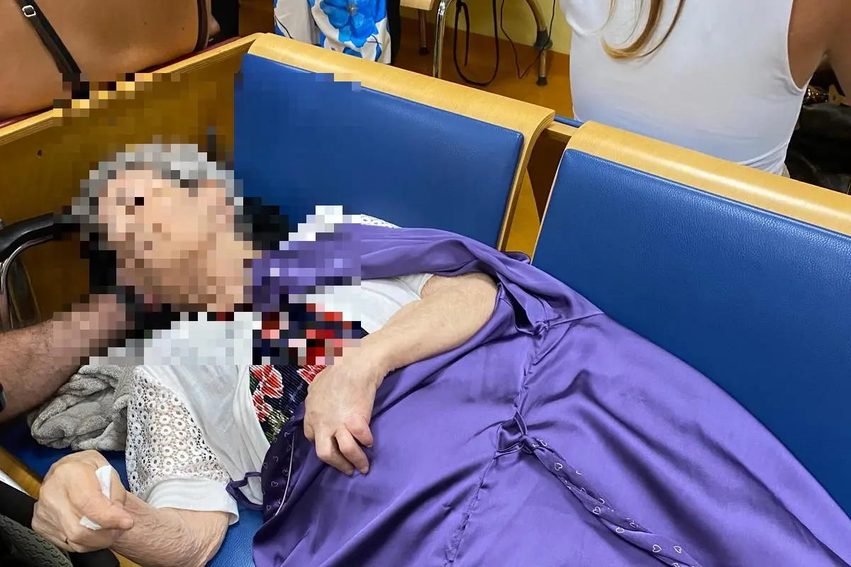 Policlinico di Monserrato, la signora in attesa al PS sdraiata sulle sedie