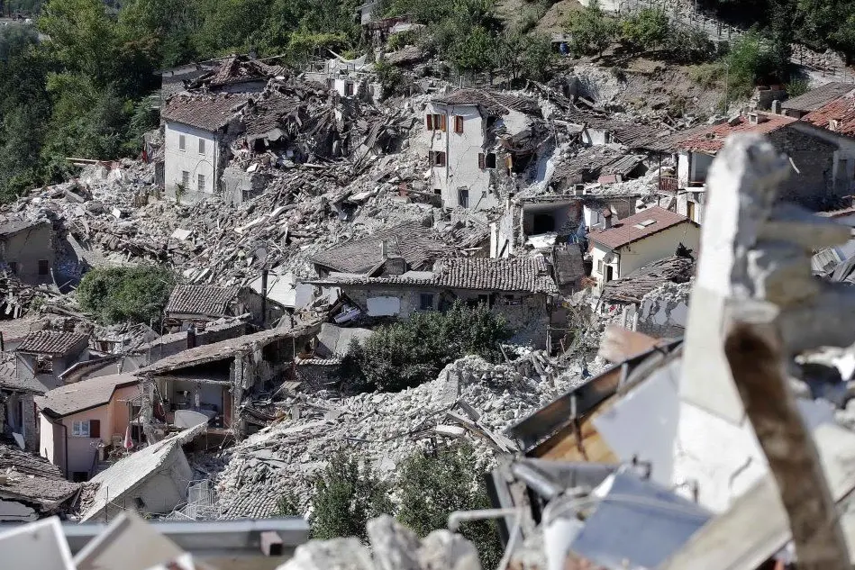 I danni del sisma a Pescara del Tronto