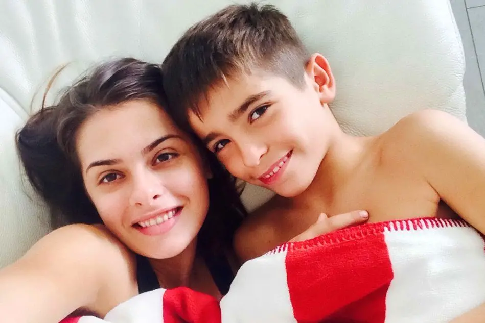 Marzia Pusceddu con il fratellino Luca (foto Messina)