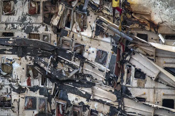 Un dettaglio della nave Costa Concordia dopo le operazioni di rotazione