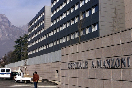 L'ospedale Manzoni di Lecco (foto Ansa)