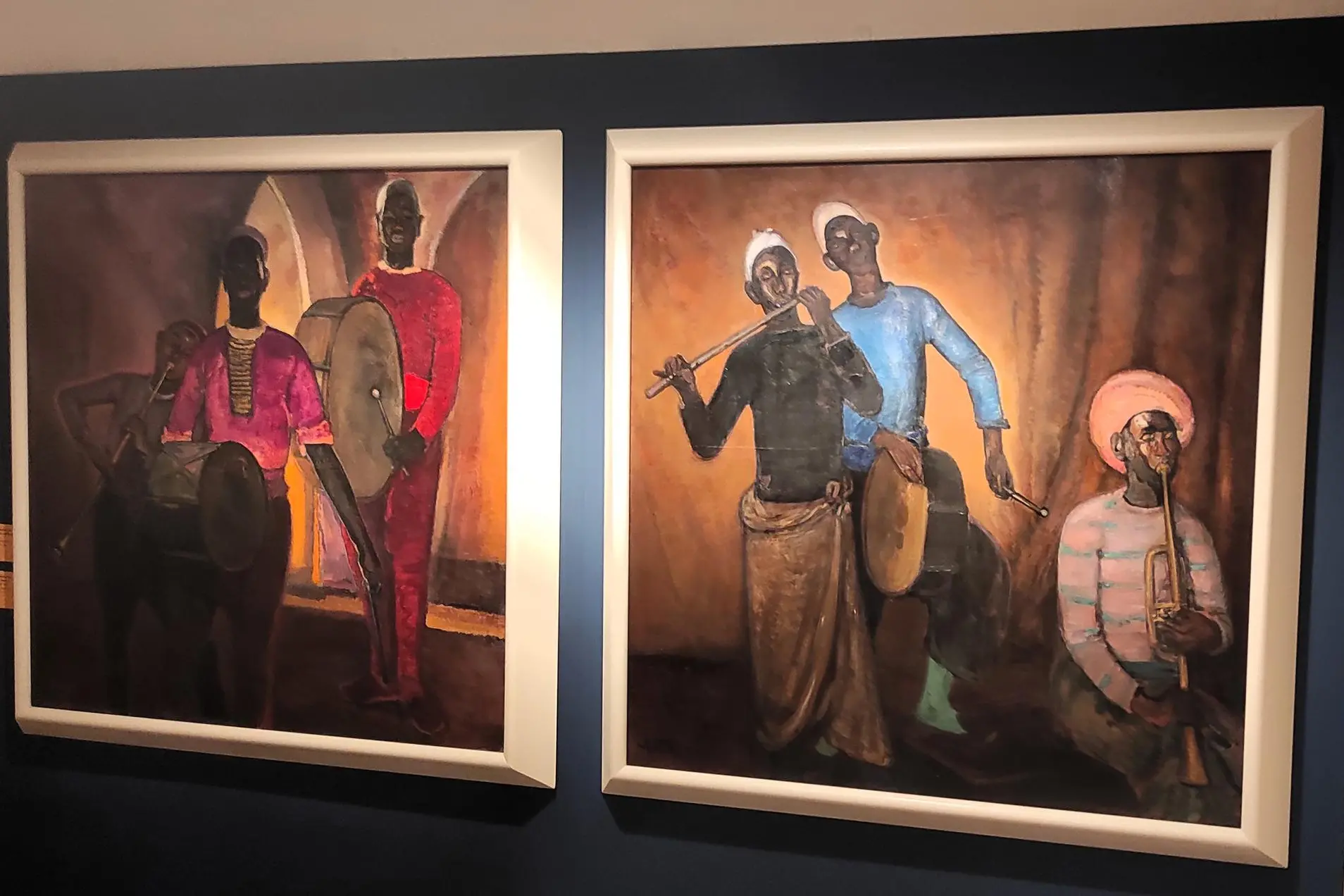 I due dipinti dedicati ai suonatori jazz africani (foto G. Marras)