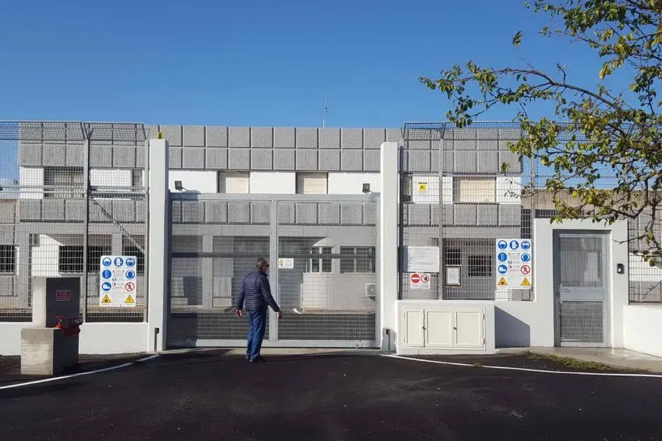 Il centro permanenza rimpatri di Macomer (Archivio L'Unione Sarda)