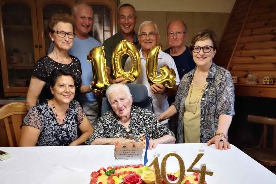 Nonna Cipollina compie 104 anni: festa a Serramanna