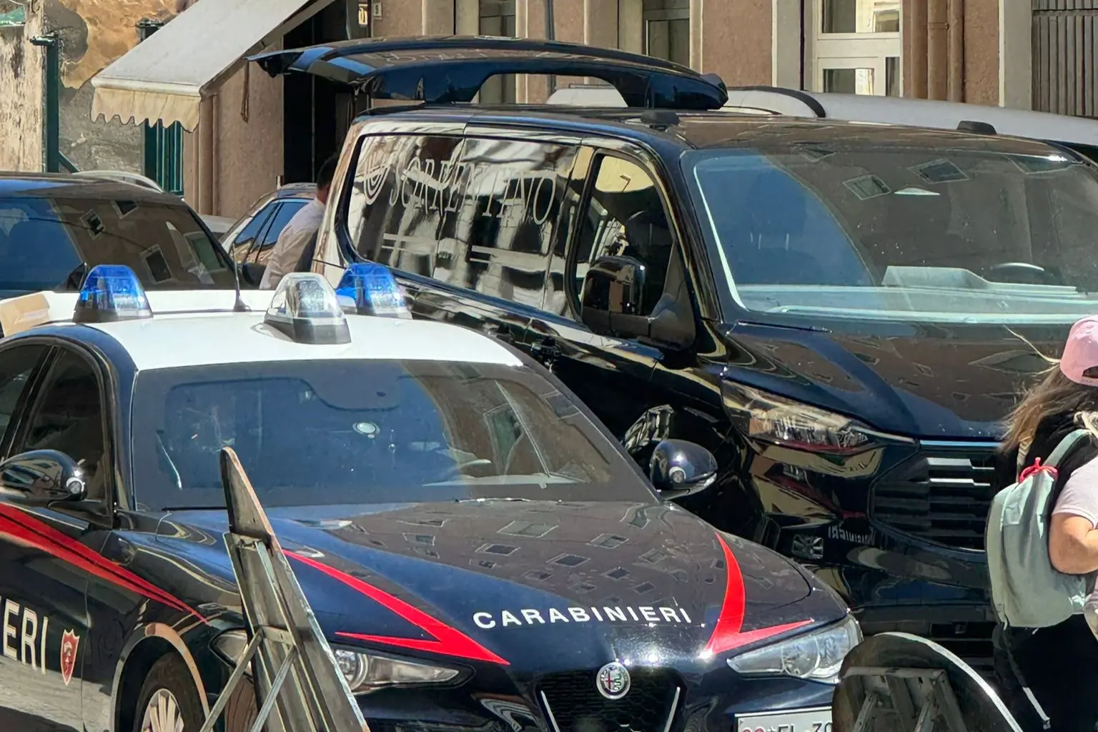 I carabinieri in via Alagon