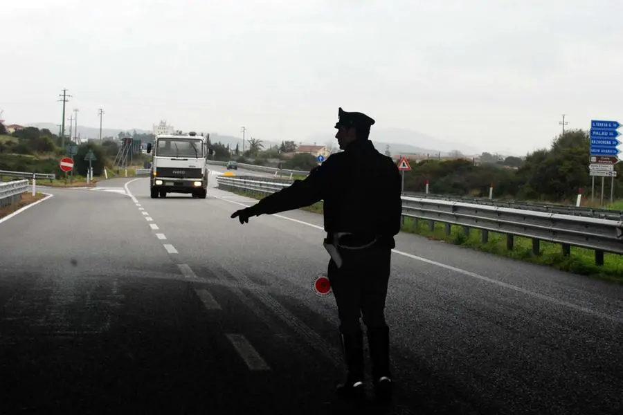 Un controllo della polizia (Archivio L'Unione Sarda)