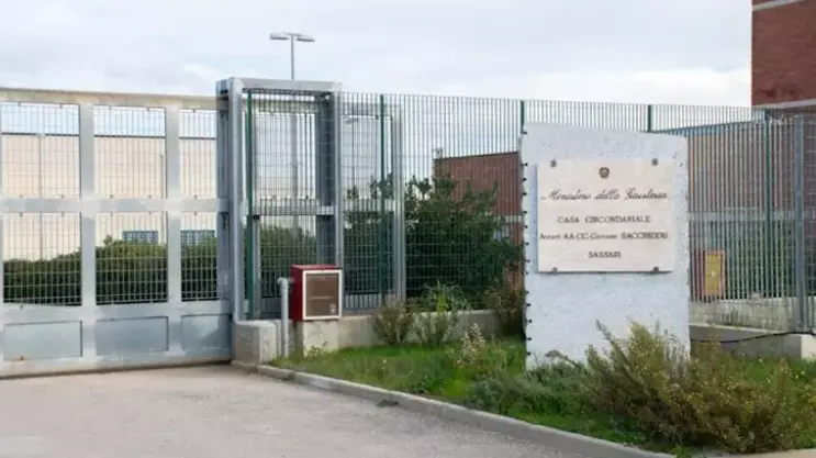 https://immagini.unionesarda.it/version/c:YzhmMTZhZGYtMDgxNS00:ZjEyNjEzYjgtMWE5Mi00/image.webp?f=16:9