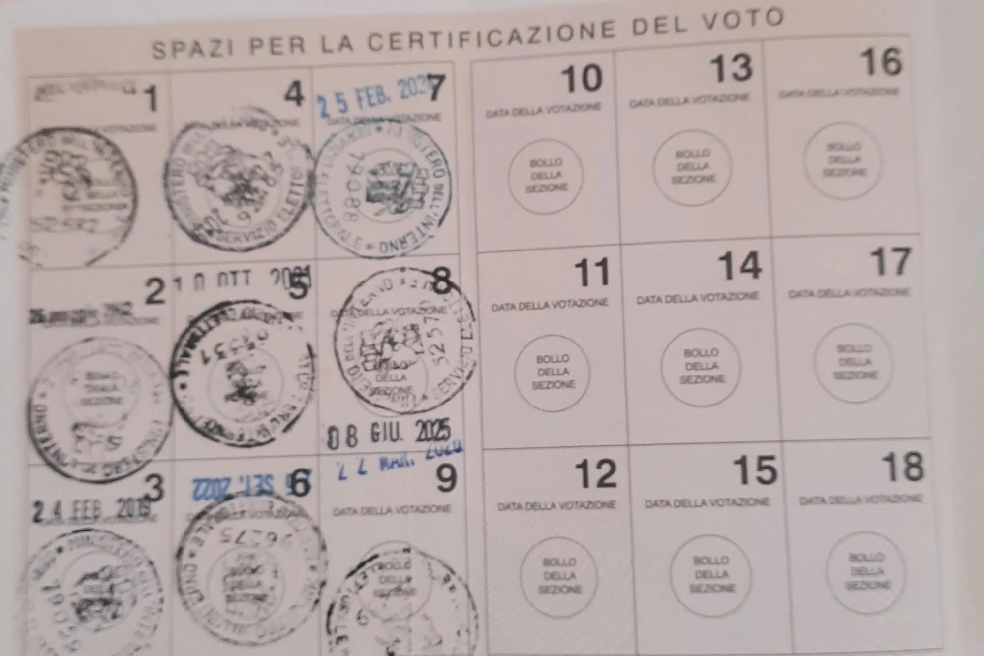 Tessera elettorale (foto Careddu)