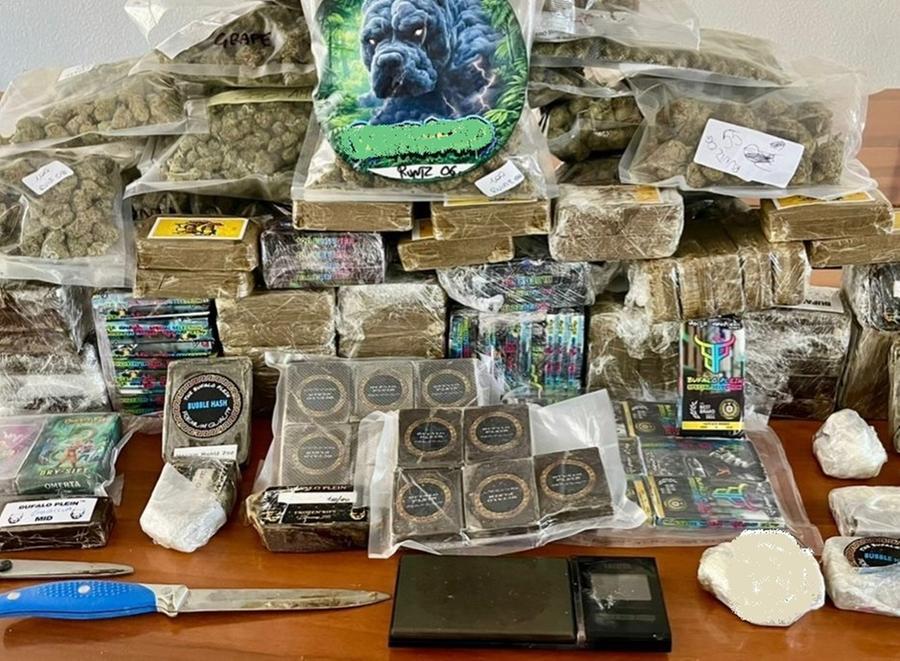 In casa il deposito della droga per la movida