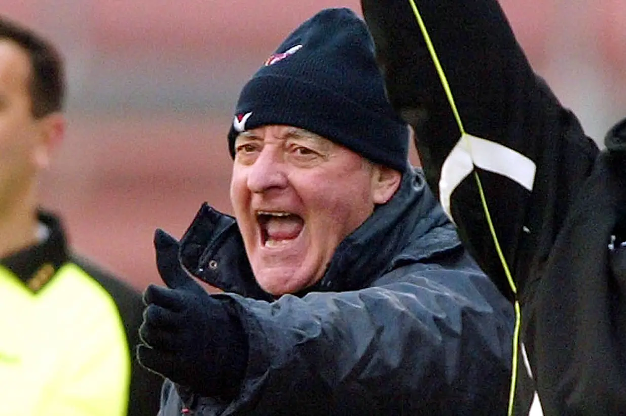 Bologna coach Carlo Mazzone gestures during the Italian first division soccer match between Udinese and Bologna at the 'Friuli' stadium in Udine, Italy, Sunday, March 6, 2005. (AP Photo/Franco Debernardi)