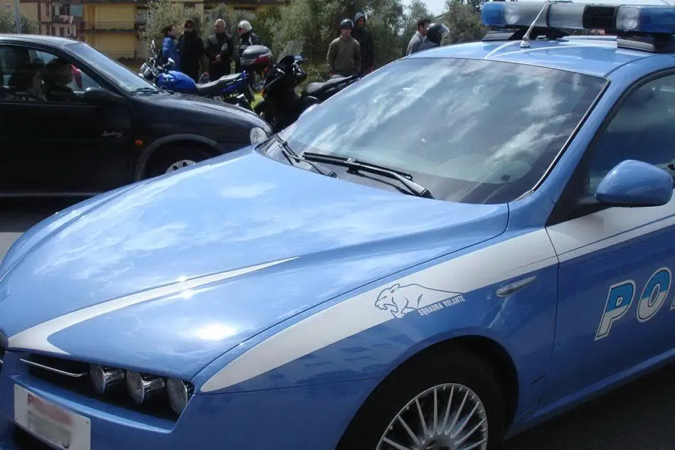 Una macchina della polizia