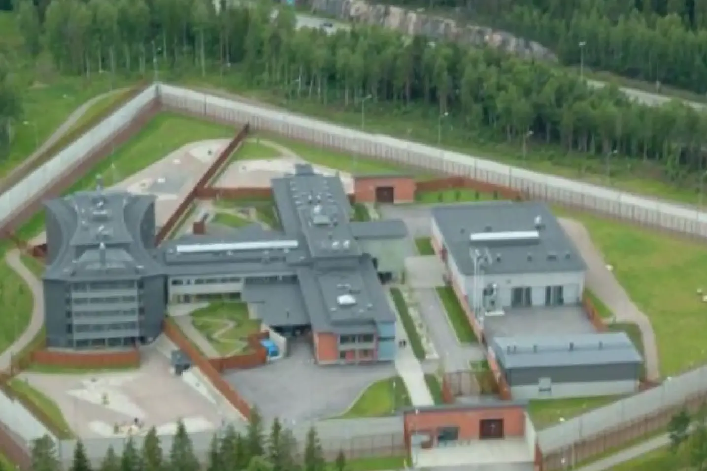 Il carcere (frame da video)